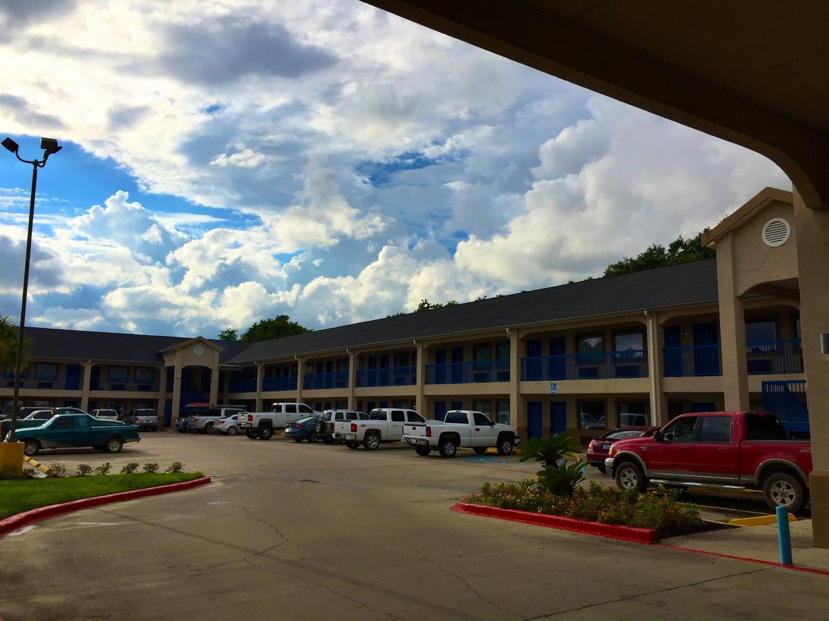 Americas Best Value Inn & Suites Mont Belvieu Houston Eldon Exterior photo