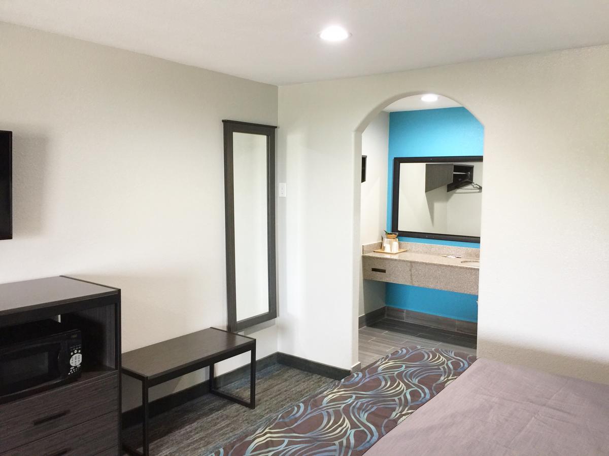 Americas Best Value Inn & Suites Mont Belvieu Houston Eldon Exterior photo